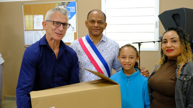 Sur la photo : Emmanuel ANDRÉ - Directeur Général de Zeop et Emmanuel SERAPHIN - Maire de Saint-Paul