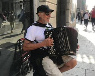 Reportage à Sète pour les 70 ans de carrière de l'accordéoniste réunionnais René Lacaille, le 15 septembre sur RFI