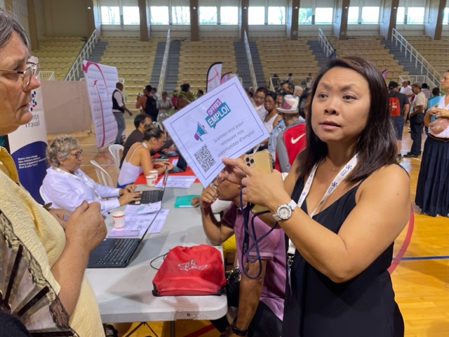 Semaine de la Fraternité et des Solidarités du CCAS de Saint-Denis : lancement en fanfare avec un job dating sénior qui attire 600 participants