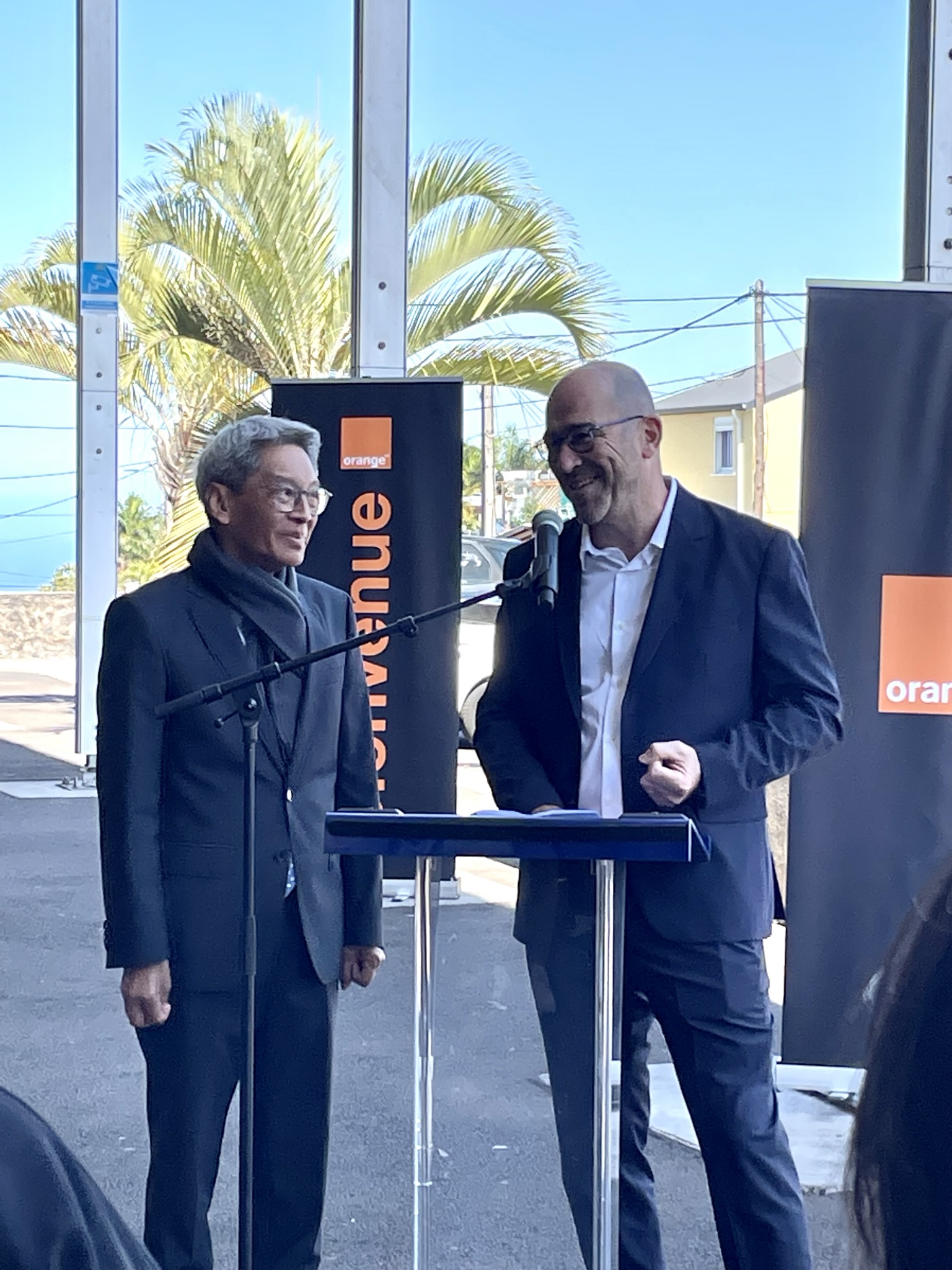 Une connexion réussie pour Patrice Thien Ah Koon et André Martin Directeur général Orange Réunion Mayotte