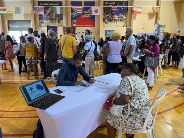 Semaine de la Fraternité et des Solidarités du CCAS de Saint-Denis : lancement en fanfare avec un job dating sénior qui attire 600 participants