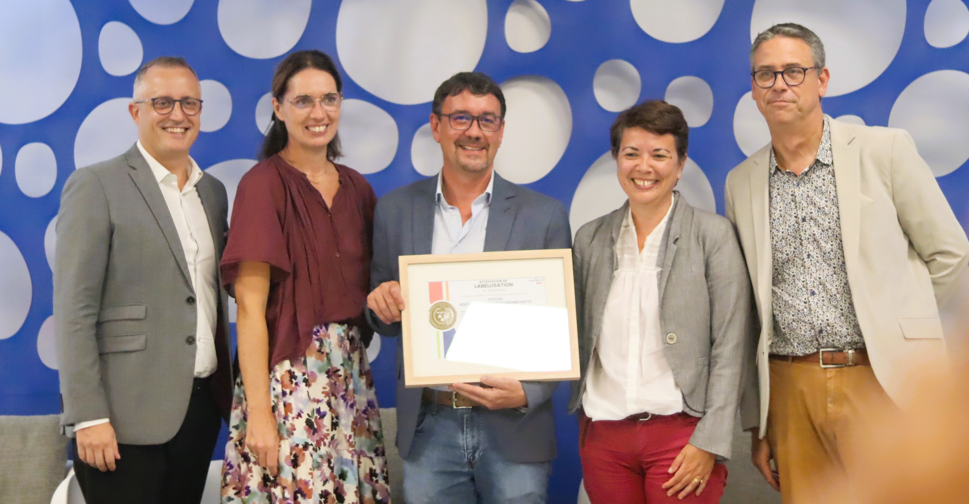 Laurent Blériot aux côtés de Philippe-Alexandre REBBOAH (GREEN Réunion), Roselyne BOUCHERON (ADEME Océan Indien), Nathalie INFANTE (La Préfecture) et Fabrice HOARAU (La Région)