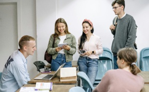 Alternance : 850 000 contrats signés en 2023 en France, dont près de la moitié par des femmes